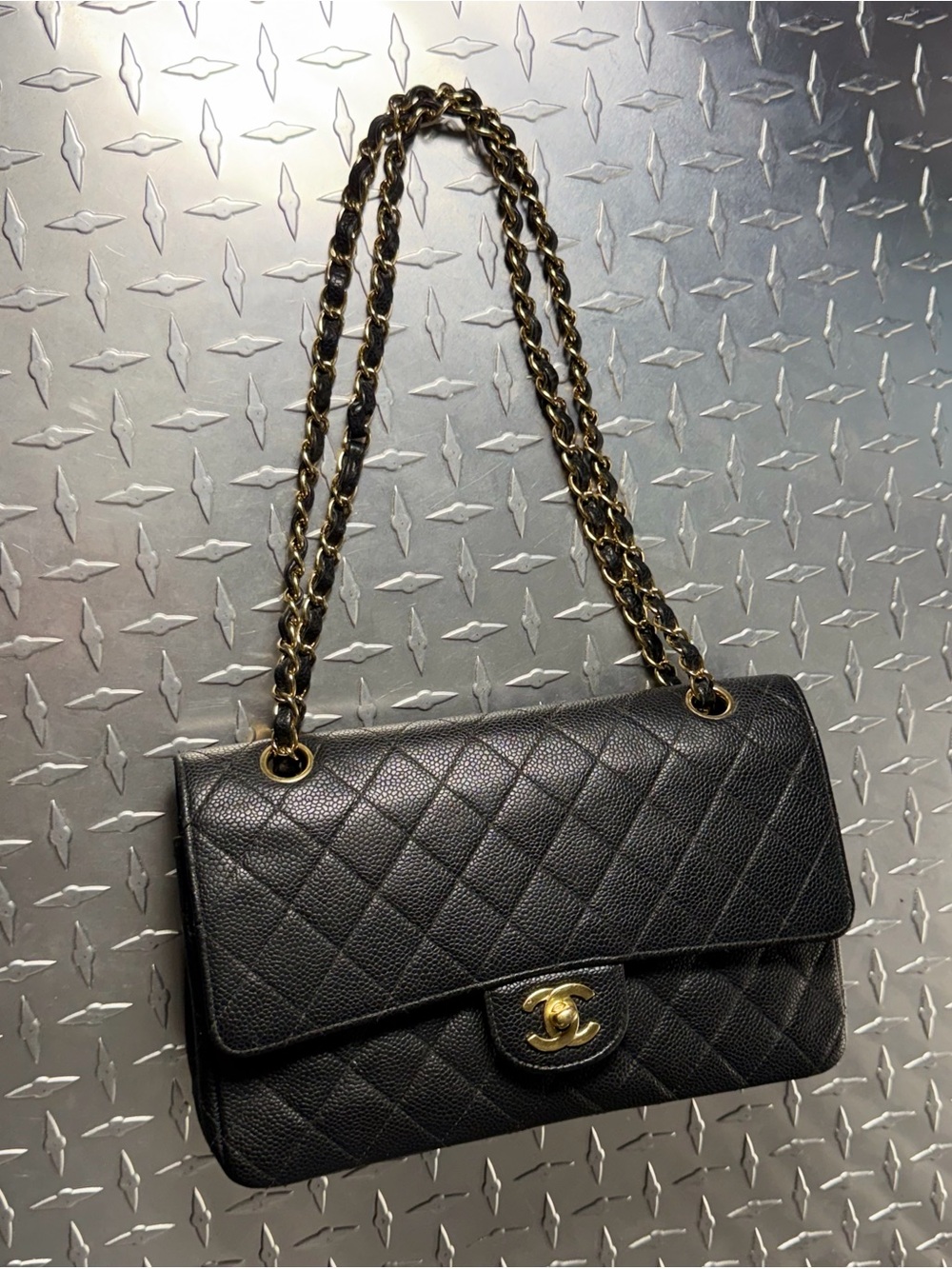 Chanel Vintage Caviar Quilted Classic Flap in Black GHW - Picture 3 of 16